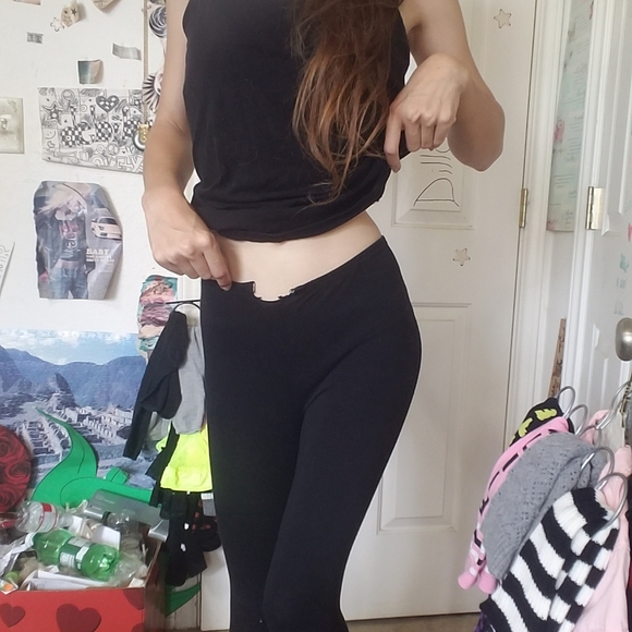 Hillary Duff Lace Leggings - Picture 4 of 10